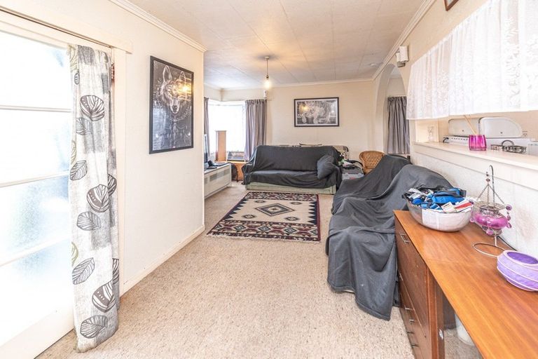 Photo of property in 1 Manuka Street, Castlecliff, Whanganui, 4501