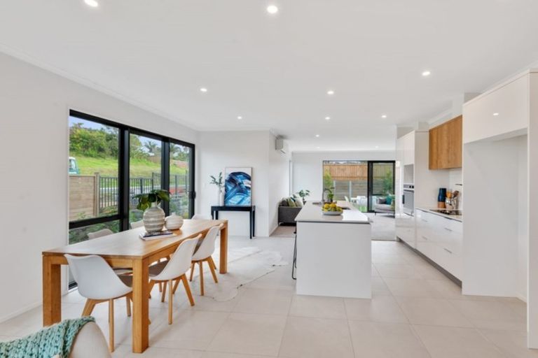 Photo of property in 40 Owen Chapman Drive, Red Beach, 0932