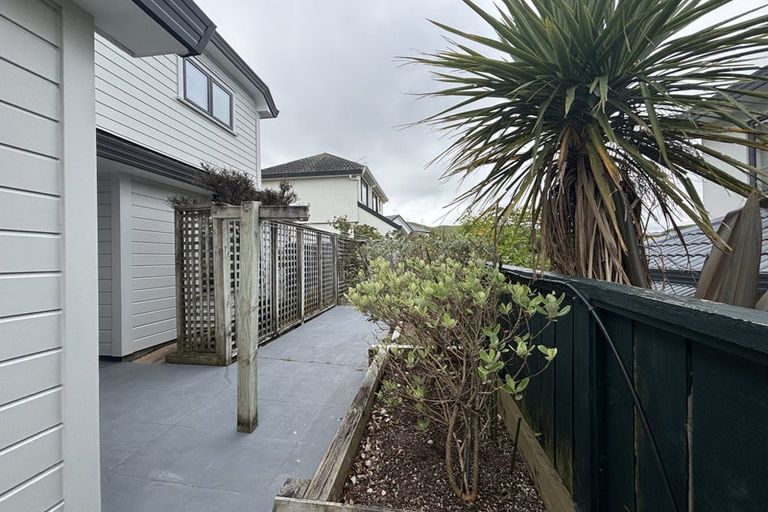 Photo of property in 18 Derry Hill, Churton Park, Wellington, 6037