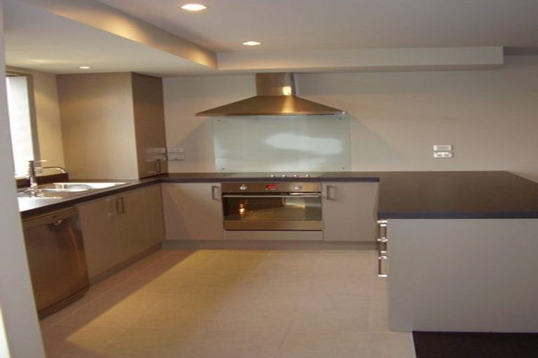 Photo of property in 2 Yew Tree Lane, Hillmorton, Christchurch, 8024