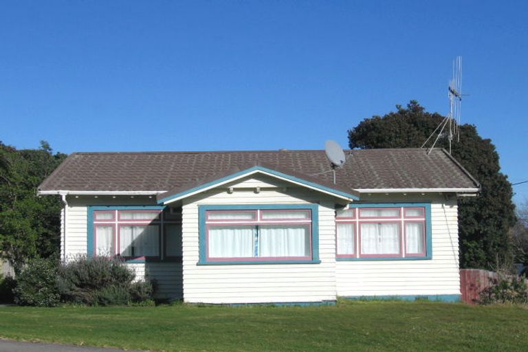 Photo of property in 33 Toi Street, Otaki Beach, Otaki, 5512