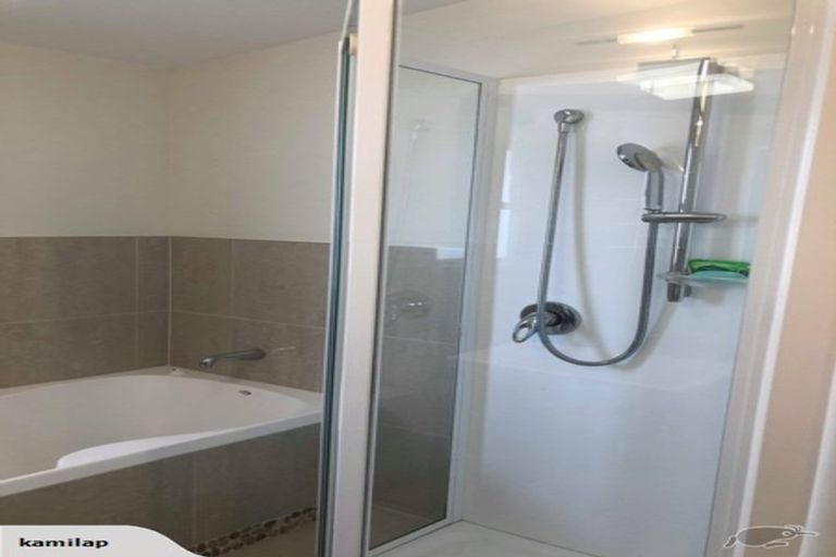 Photo of property in 2/9 College Road, Northcote, Auckland, 0627