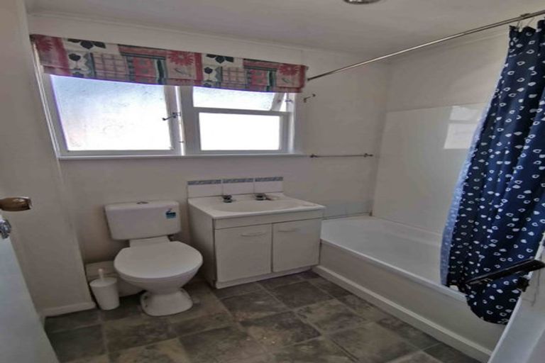 Photo of property in 2 Takatimu Way, Johnsonville, Wellington, 6037