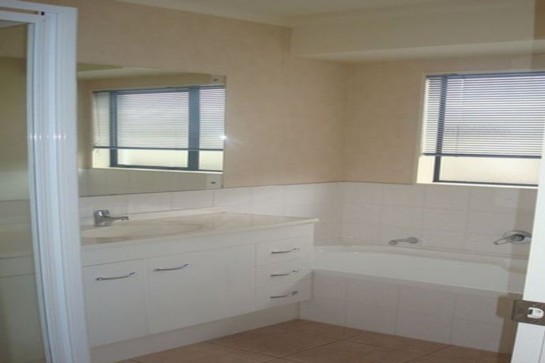 Photo of property in 7 Ardkeen Place, East Tamaki, Auckland, 2016