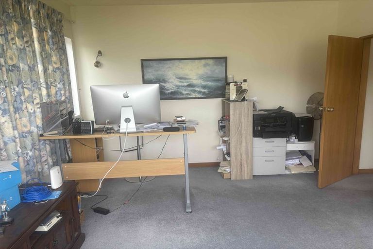 Photo of property in 19 George Gee Drive, Korokoro, Lower Hutt, 5012