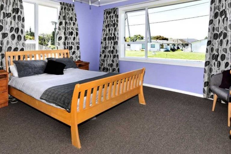 Photo of property in 16 Renfrew Street, Upper Riccarton, Christchurch, 8041