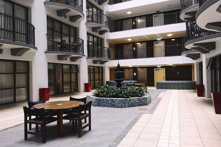 Photo of property in Atrium Towers, 1r/154 The Terrace, Wellington Central, Wellington, 6011