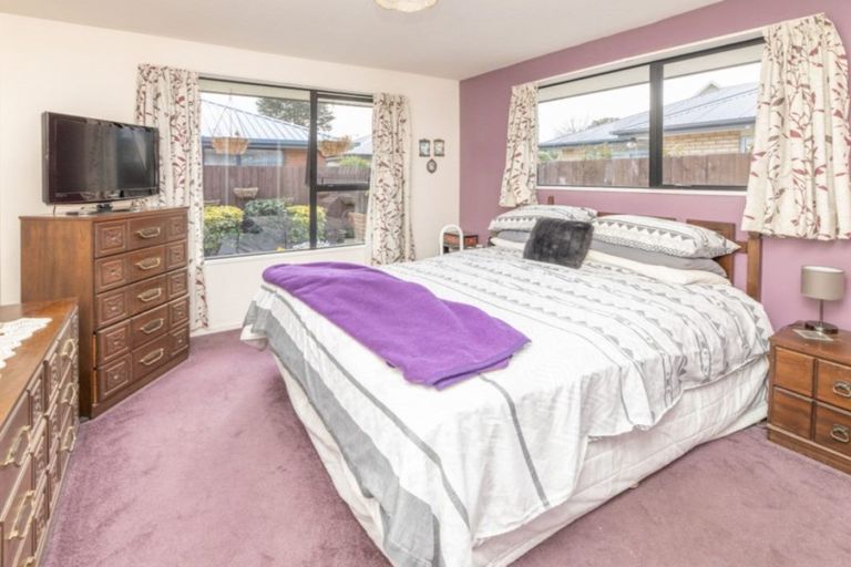 Photo of property in 2/14 Innisfree Place, Northwood, Christchurch, 8051