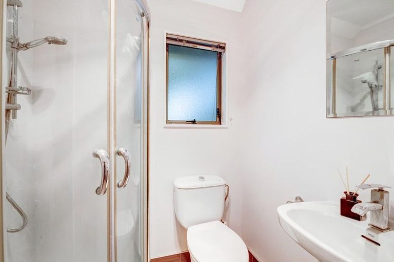 Photo of property in 2/48 Park Hill Road, Birkenhead, Auckland, 0626