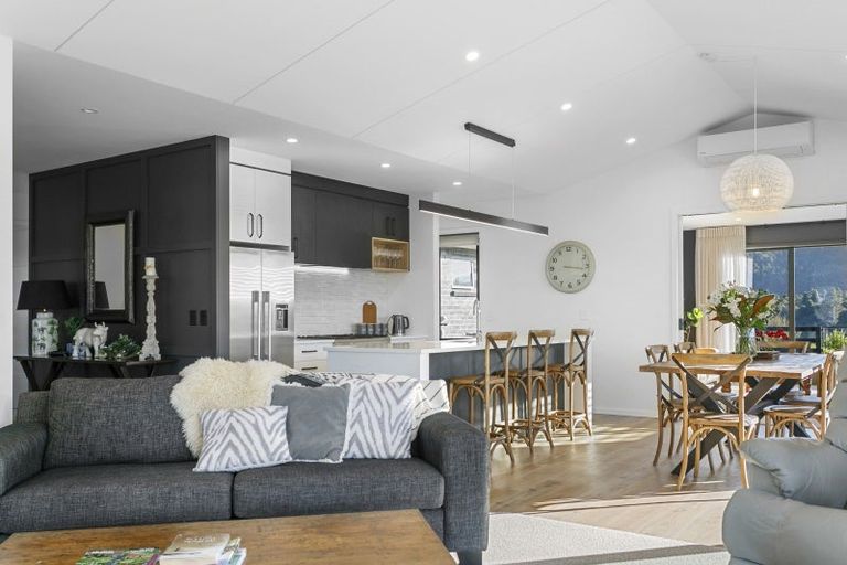 Photo of property in 14 Seven Oaks Drive, Kinloch, Taupo, 3377