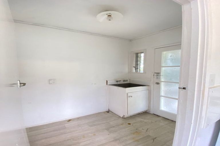 Photo of property in 1/36 Girrahween Drive, Totara Vale, Auckland, 0629