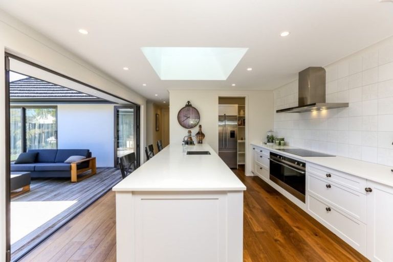 Photo of property in 1 Tupare Place, Highlands Park, New Plymouth, 4312