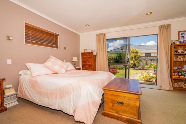 Photo of property in 1/9 Jacaranda Avenue, Beach Haven, Auckland, 0626