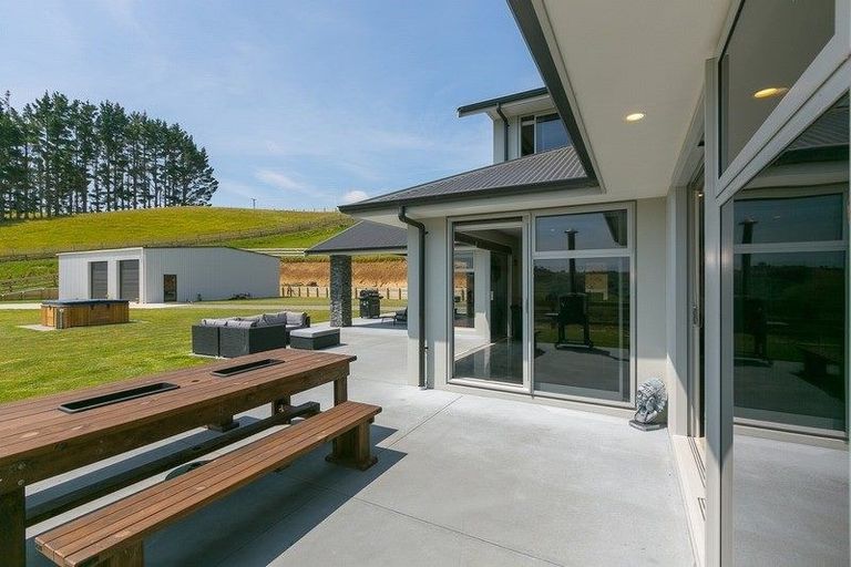 Photo of property in 652 Kelly Road, Lepperton, New Plymouth, 4373