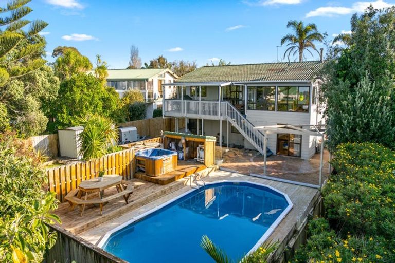 Photo of property in 34 Spinnaker Drive, Te Atatu Peninsula, Auckland, 0610