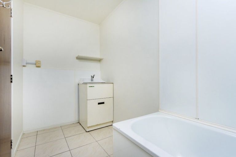 Photo of property in 1/91 Verran Road, Birkenhead, Auckland, 0626