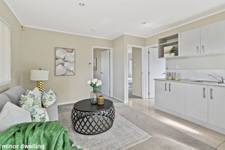 Photo of property in 34 Convair Crescent, Mangere, Auckland, 2022