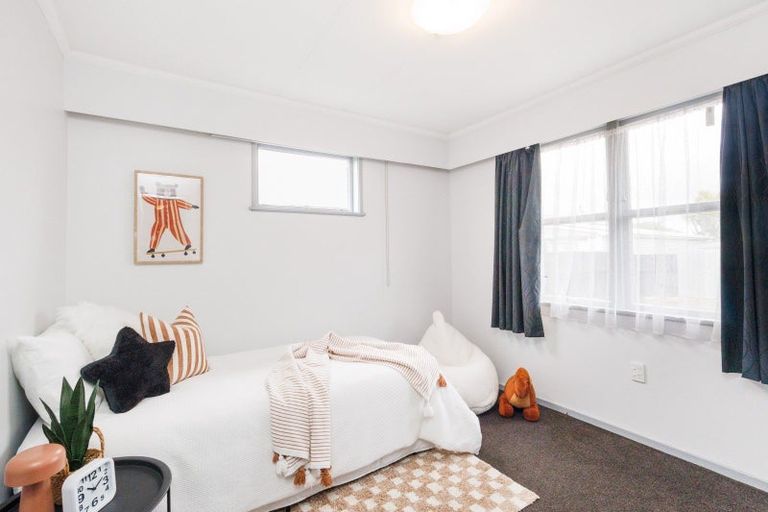 Photo of property in 2 Pukatea Place, Milson, Palmerston North, 4414