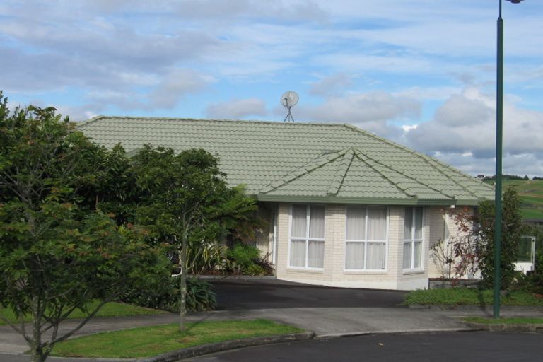 Photo of property in 10 Ramoana Mews, Shelly Park, Auckland, 2014