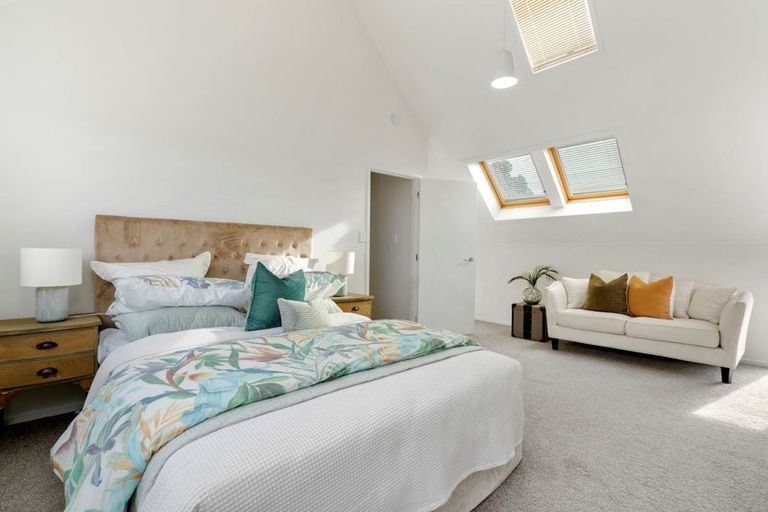 Photo of property in 2/6 Bellbird Rise, Murrays Bay, Auckland, 0630