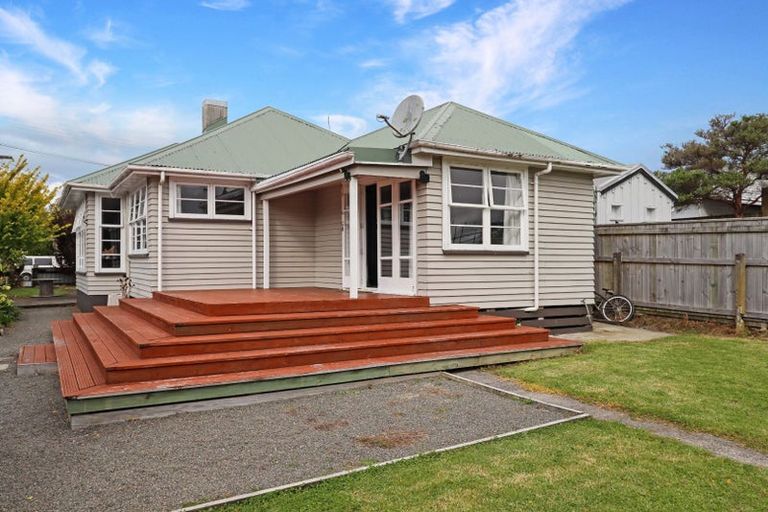 Photo of property in 15 Exchange Street, Ebdentown, Upper Hutt, 5018
