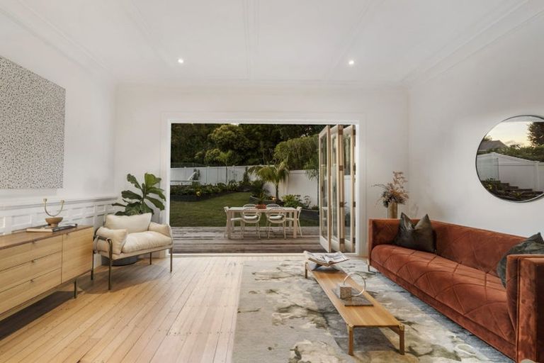 Photo of property in 16 Hinemoa Terrace, Birkenhead, Auckland, 0626