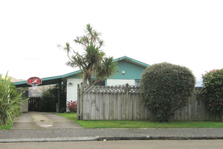 Photo of property in 33 Lynda Avenue, Paparangi, Wellington, 6037