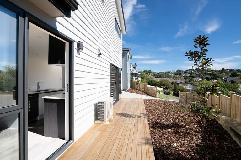 Photo of property in 16d Dianthus Place, Browns Bay, Auckland, 0630