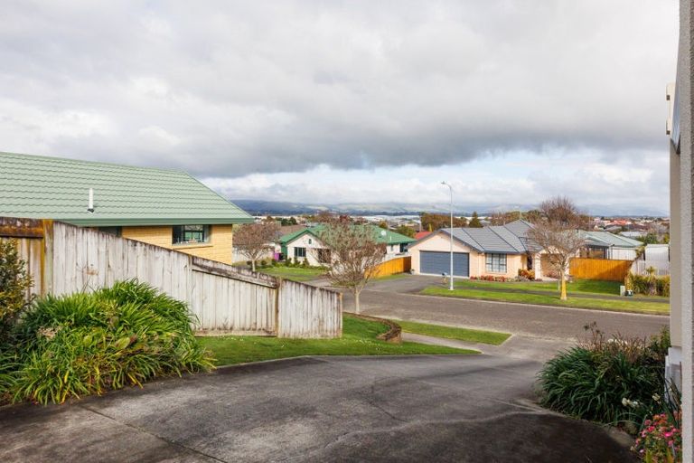 Photo of property in 6 Jordan Way, Kelvin Grove, Palmerston North, 4414