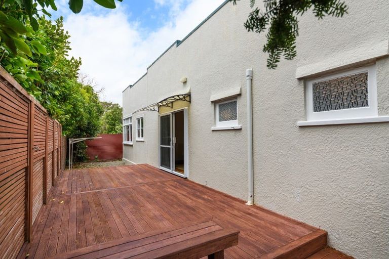 Photo of property in 33 Knowles Street, Terrace End, Palmerston North, 4410