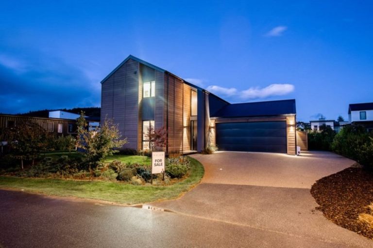 Photo of property in 4 Kapuka Lane, Wanaka, 9305