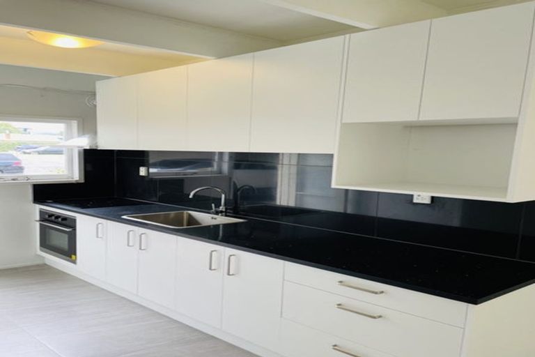 Photo of property in 7/5 Keeling Road, Henderson, Auckland, 0612