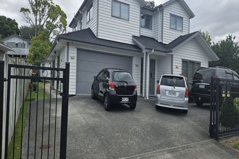 Photo of property in 30 Salamanca Road, Sunnynook, Auckland, 0620