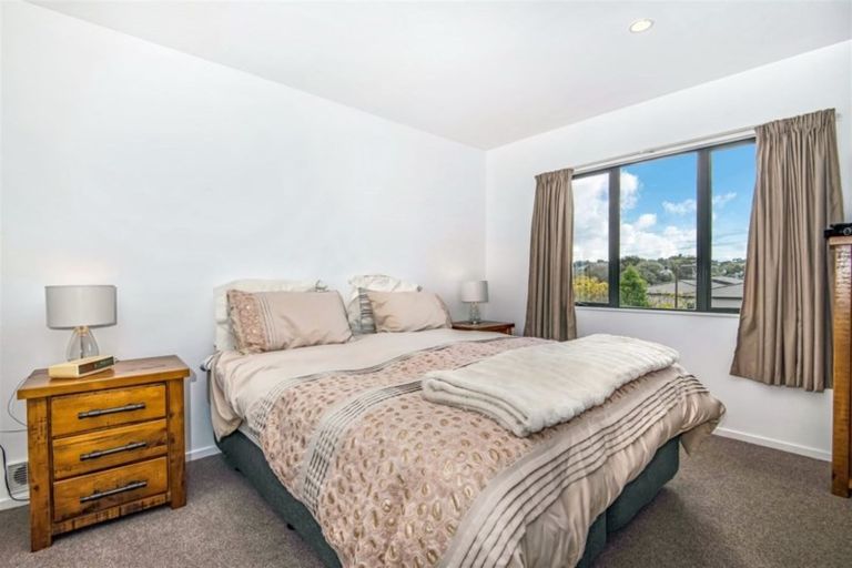 Photo of property in 3/42 Fields Parade, Oteha, Auckland, 0632