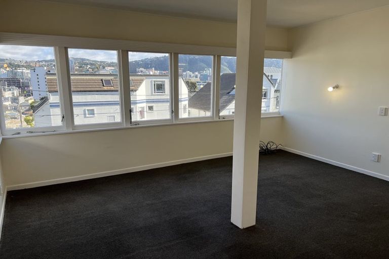 Photo of property in 22 Hawker Street, Mount Victoria, Wellington, 6011