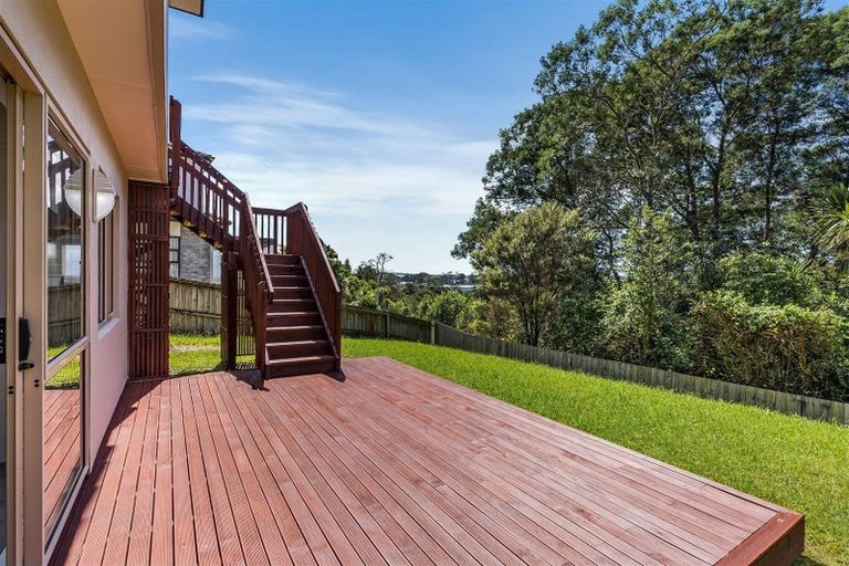 Photo of property in 14 Spoonbill Place, Unsworth Heights, Auckland, 0632