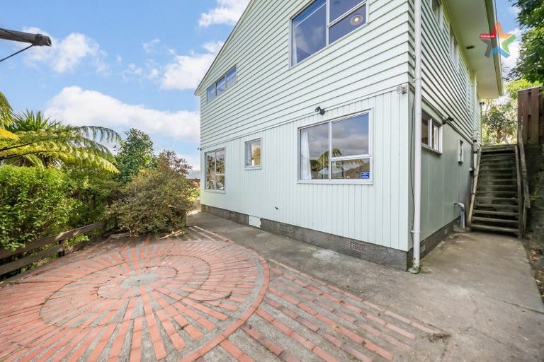 Photo of property in 10 Summit Road, Fairfield, Lower Hutt, 5011