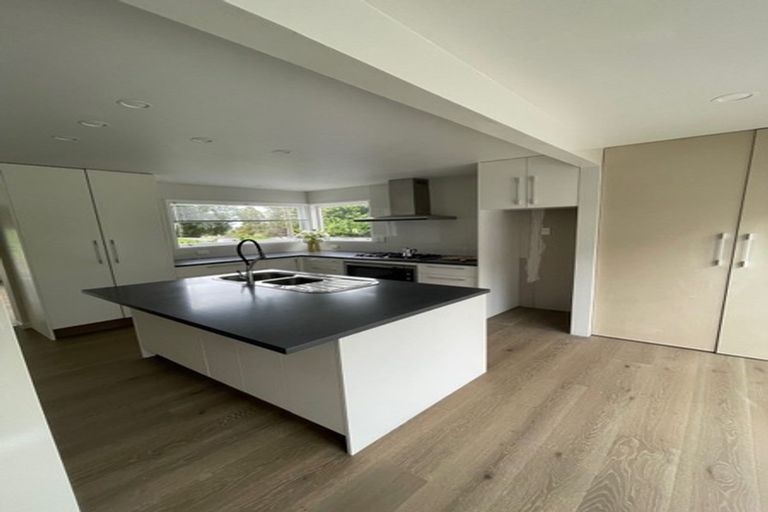 Photo of property in 17 Wernham Place, Northcote, Auckland, 0626