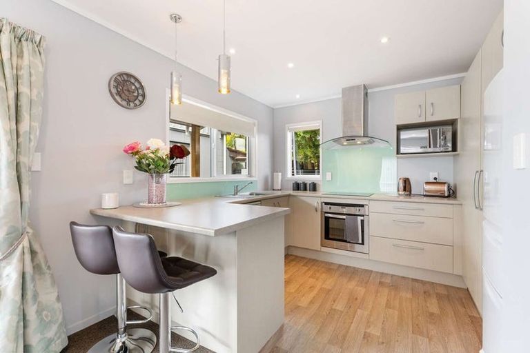 Photo of property in 27 Blanes Road, Weymouth, Auckland, 2103