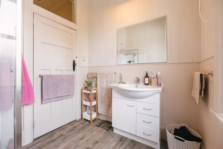 Photo of property in 74 Chelwood Street, Takaro, Palmerston North, 4412