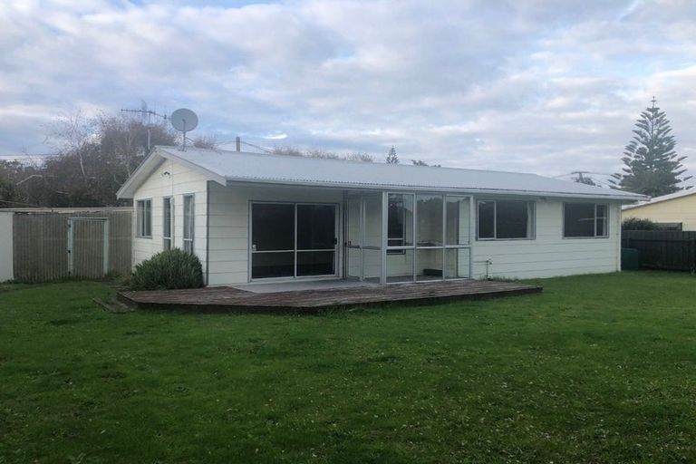 Photo of property in 2/17 Donovan Road, Paraparaumu Beach, Paraparaumu, 5032