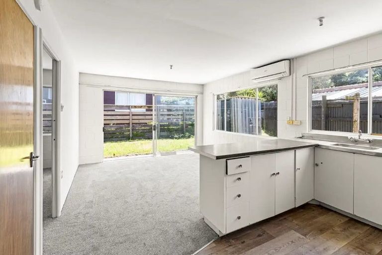 Photo of property in 2/124 Ngamotu Road, Spotswood, New Plymouth, 4310