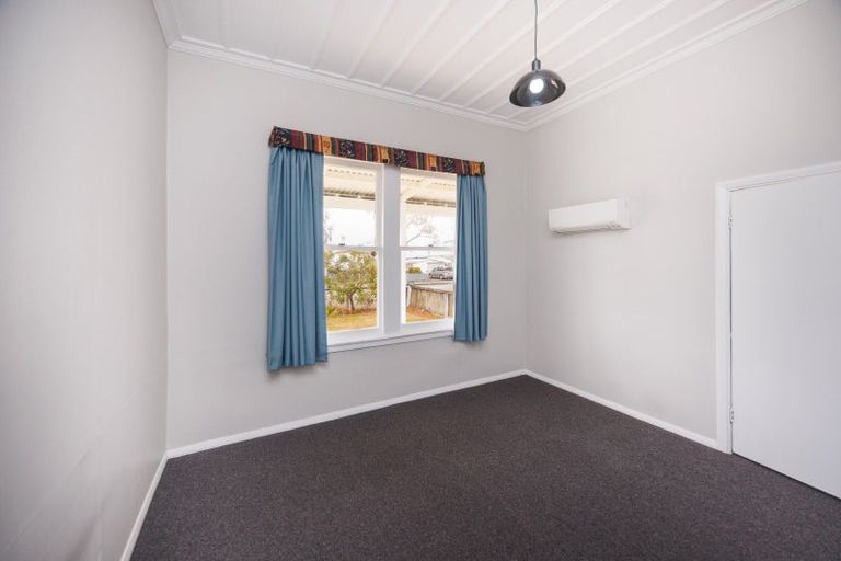 Photo of property in 305 Featherston Street, Palmerston North, 4410