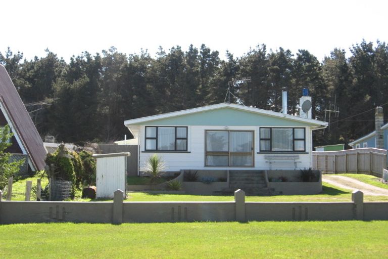 Photo of property in 58 Koputara Road, Himatangi Beach, Foxton, 4891