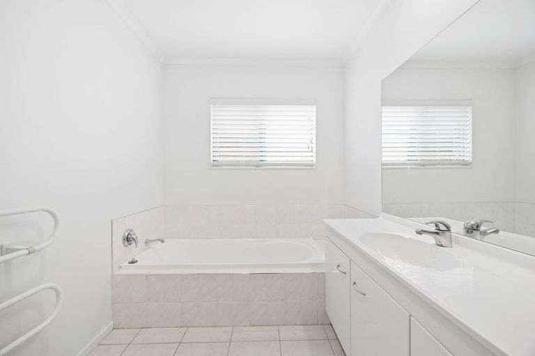 Photo of property in 9 Starlight Cove, Hobsonville, Auckland, 0618