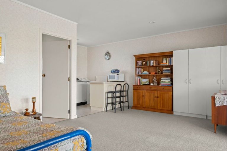 Photo of property in Orange Grove Flats, 2/549 Childers Road, Te Hapara, Gisborne, 4010