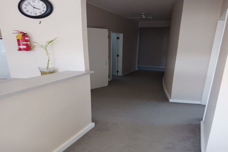 Photo of property in 17 Kent Terrace - Kent Apartments, 4e/16 Kent Terrace, Mount Victoria, Wellington, 6011