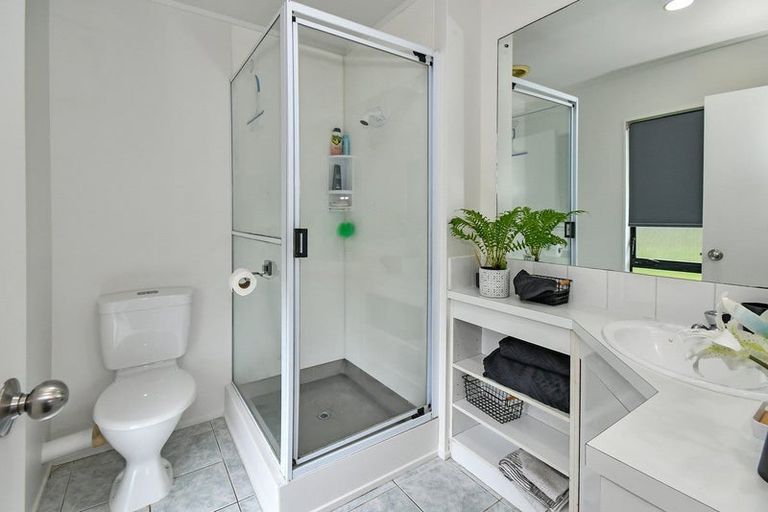 Photo of property in 187 Walter Strevens Drive, Conifer Grove, Takanini, 2112