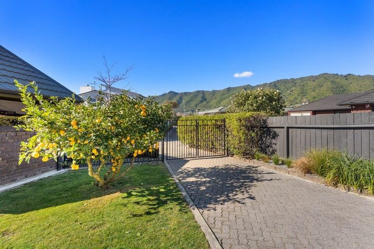 Photo of property in 21 Hurunui Street, Waikanae, 5036