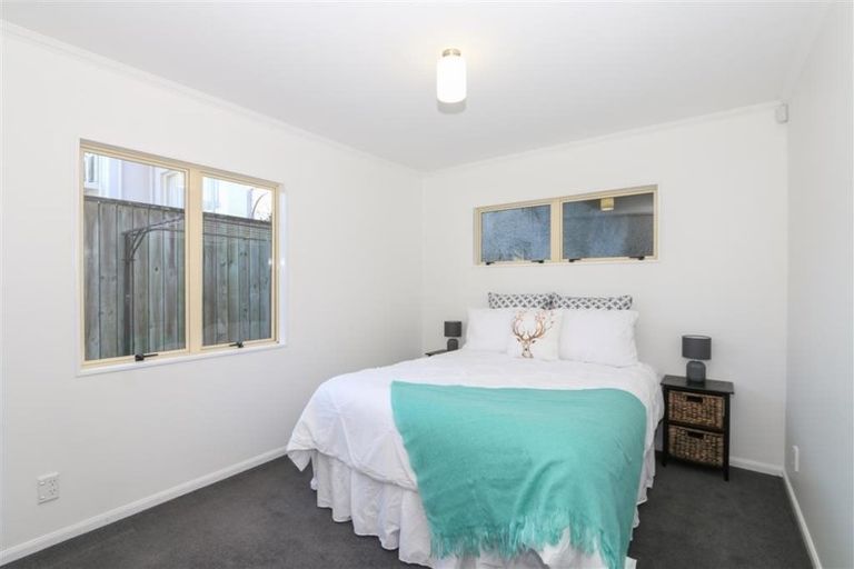 Photo of property in 2/33 Hawker Street, Mount Victoria, Wellington, 6011
